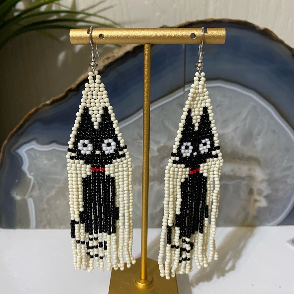Black and White Beaded Cat Earrings - Picture 1 of 1